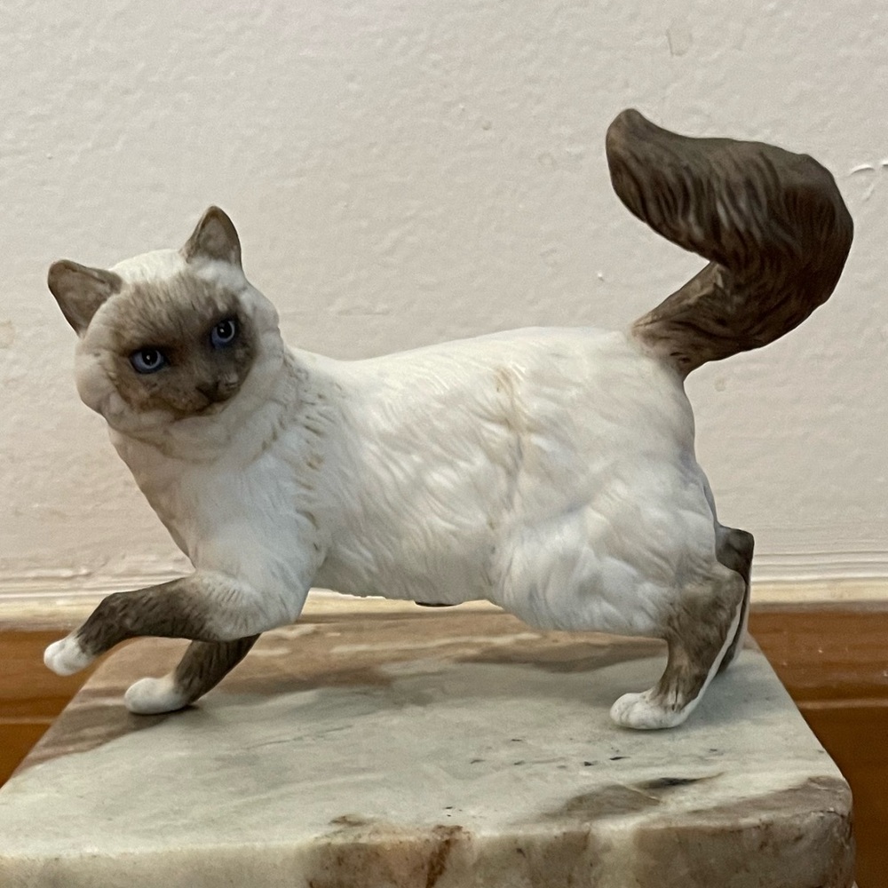 Cat Figurine: Himalayan Kitty
